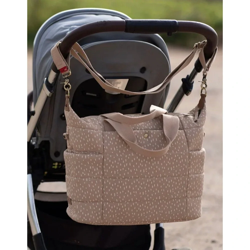 Storksak London Tote Changing Bag Diaper Bag Tan Dash Print V98-657